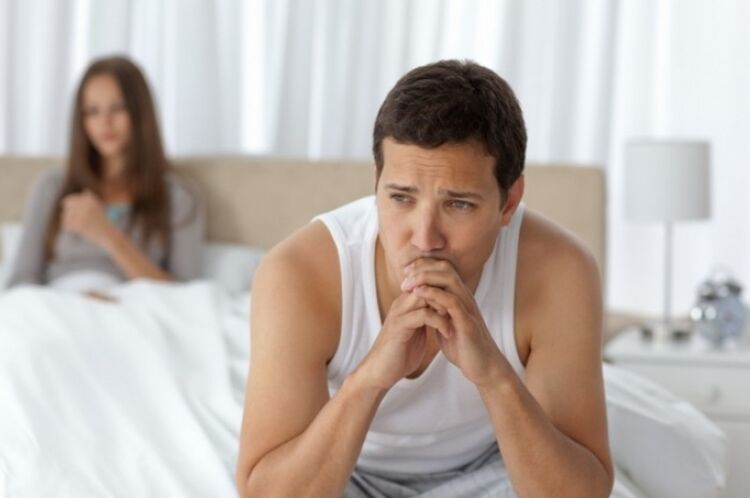 un uomo con segni di prostatite