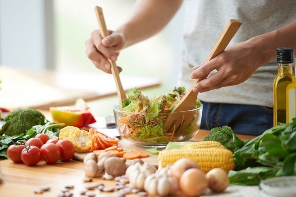 Cucinare insalata di verdure per prostatite