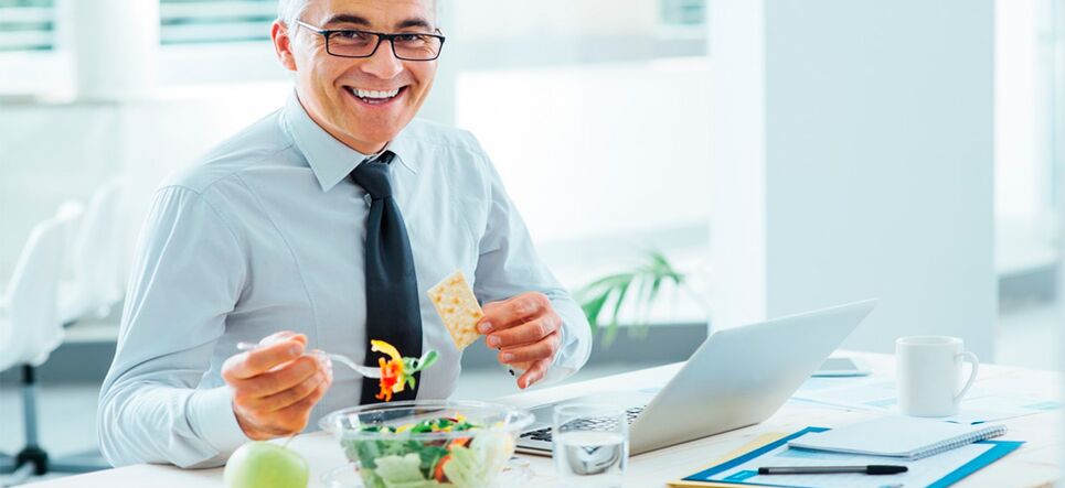 un uomo a dieta con prostatite